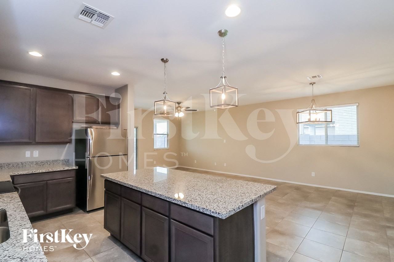 6204 W Evergreen Rd - Photo 6 of 15