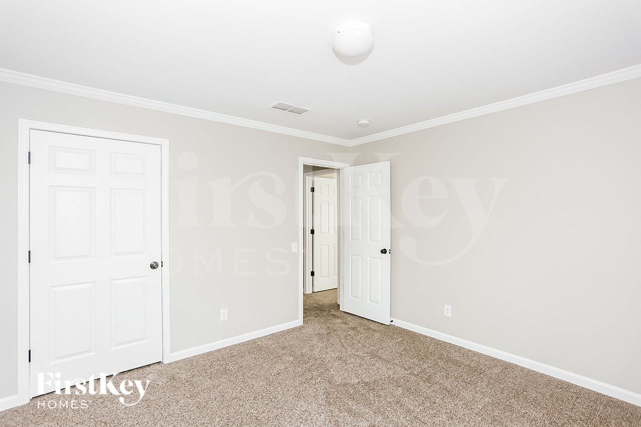 4419 Hunter Ct - Photo 4 of 12