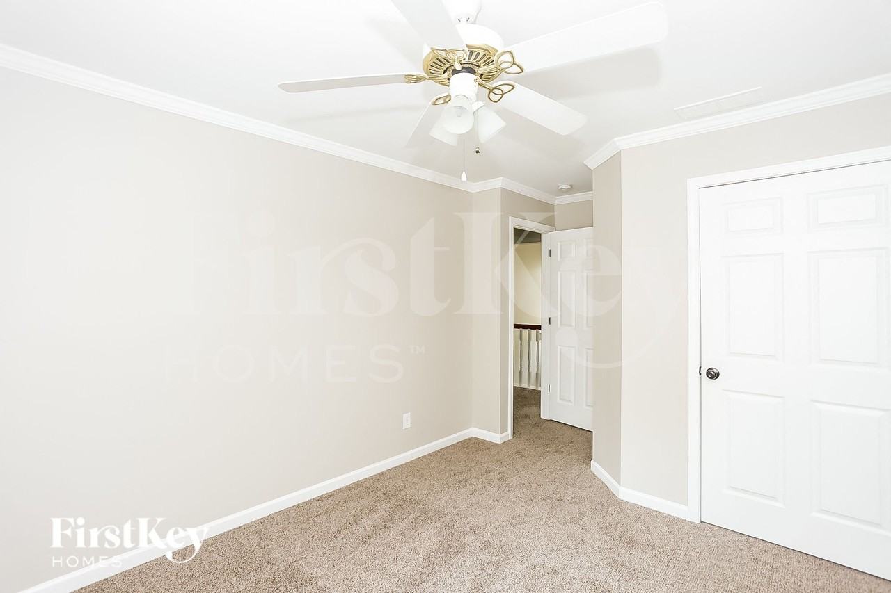 4419 Hunter Ct - Photo 5 of 12