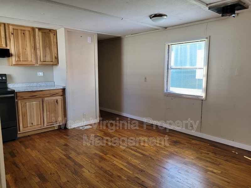 432 Pocahontas St W - Photo 5 of 15