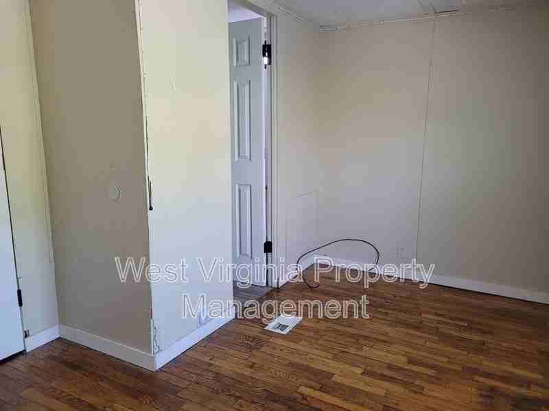 432 Pocahontas St W - Photo 6 of 15