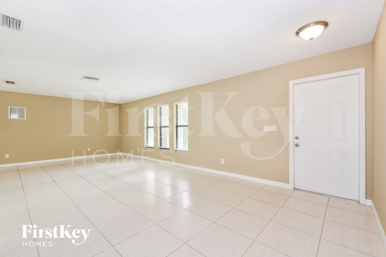 233 Sw 38th St - Photo 2 of 15