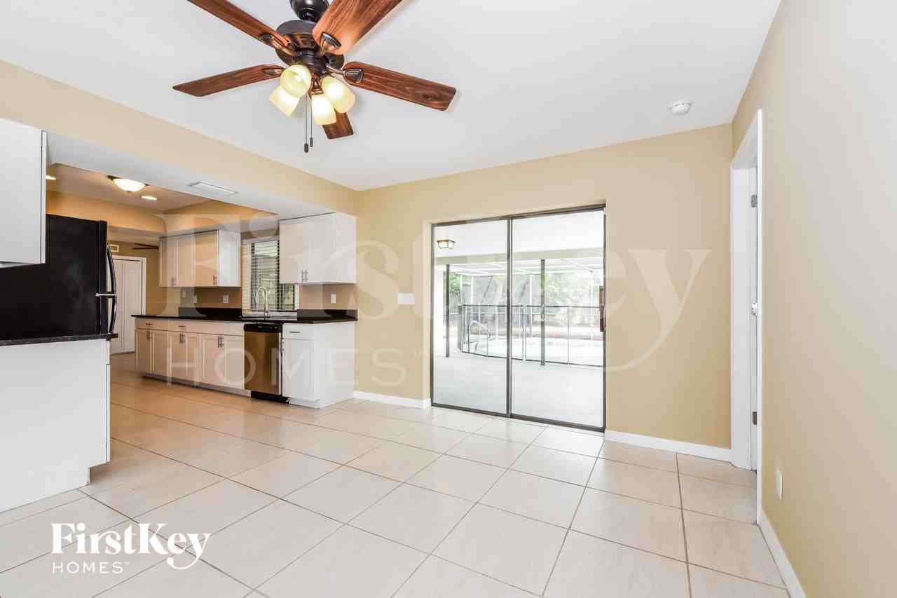233 Sw 38th St - Photo 3 of 15