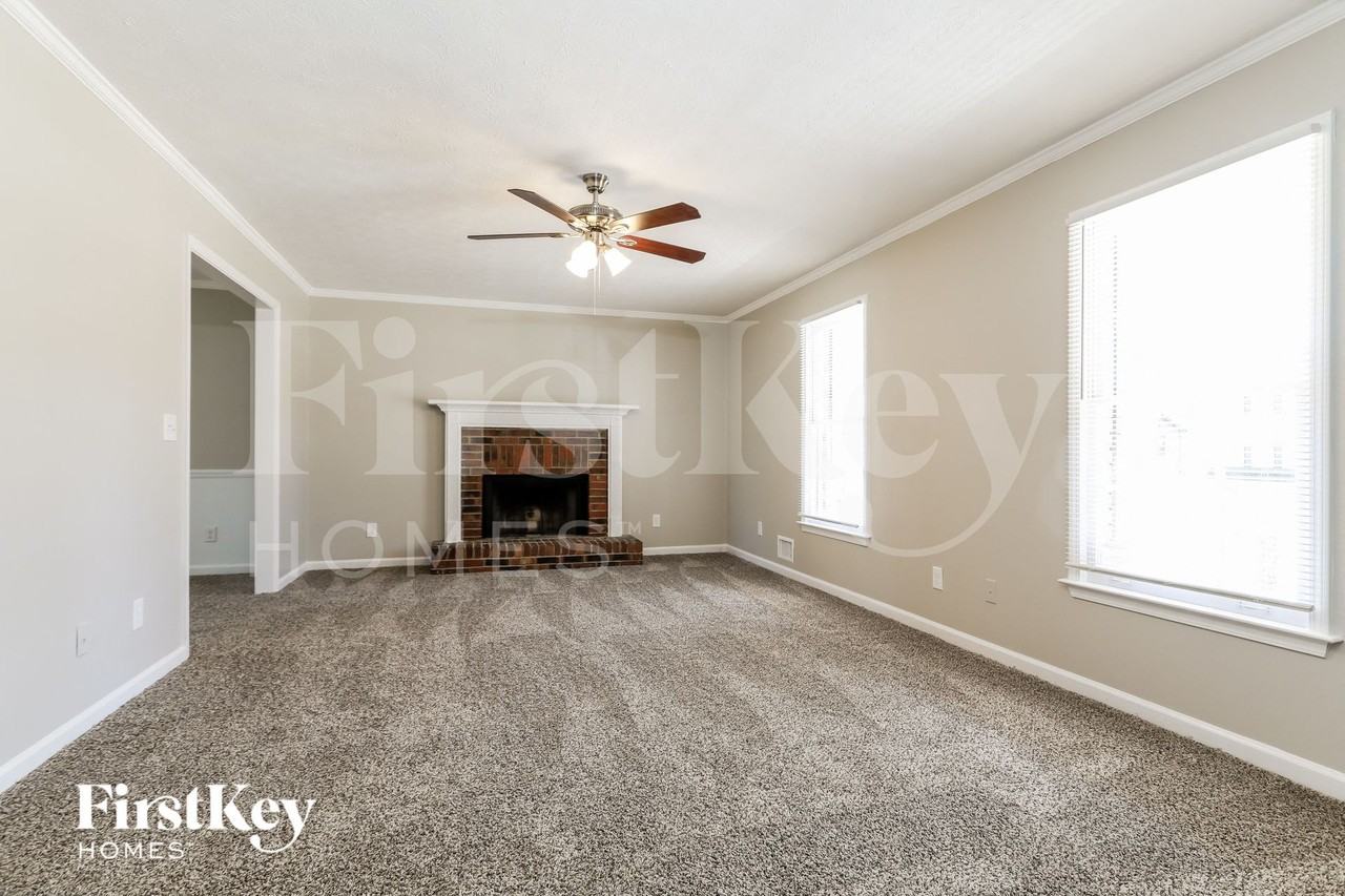 331 Crescentview Ct - Photo 2 of 15