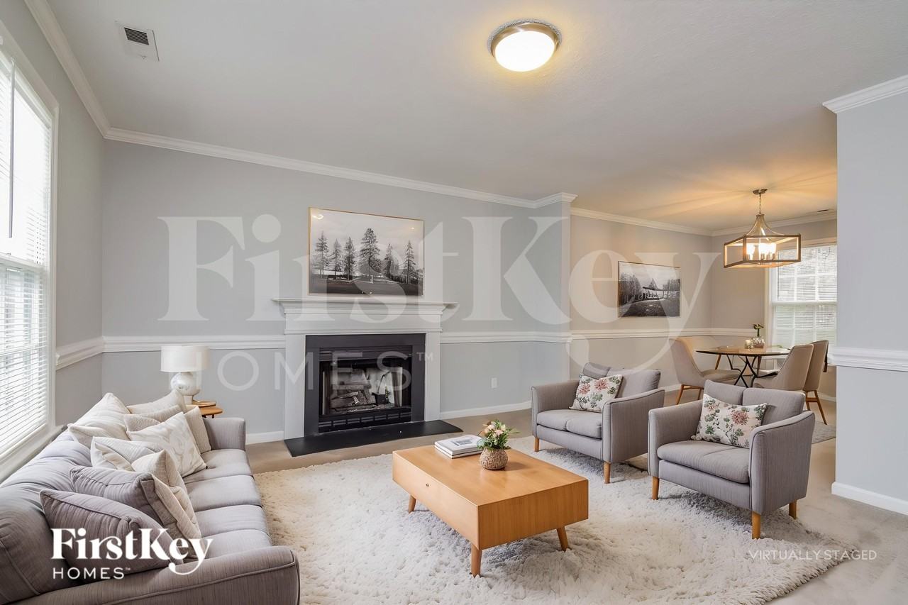 7402 Claymont Dr - Photo 4 of 18