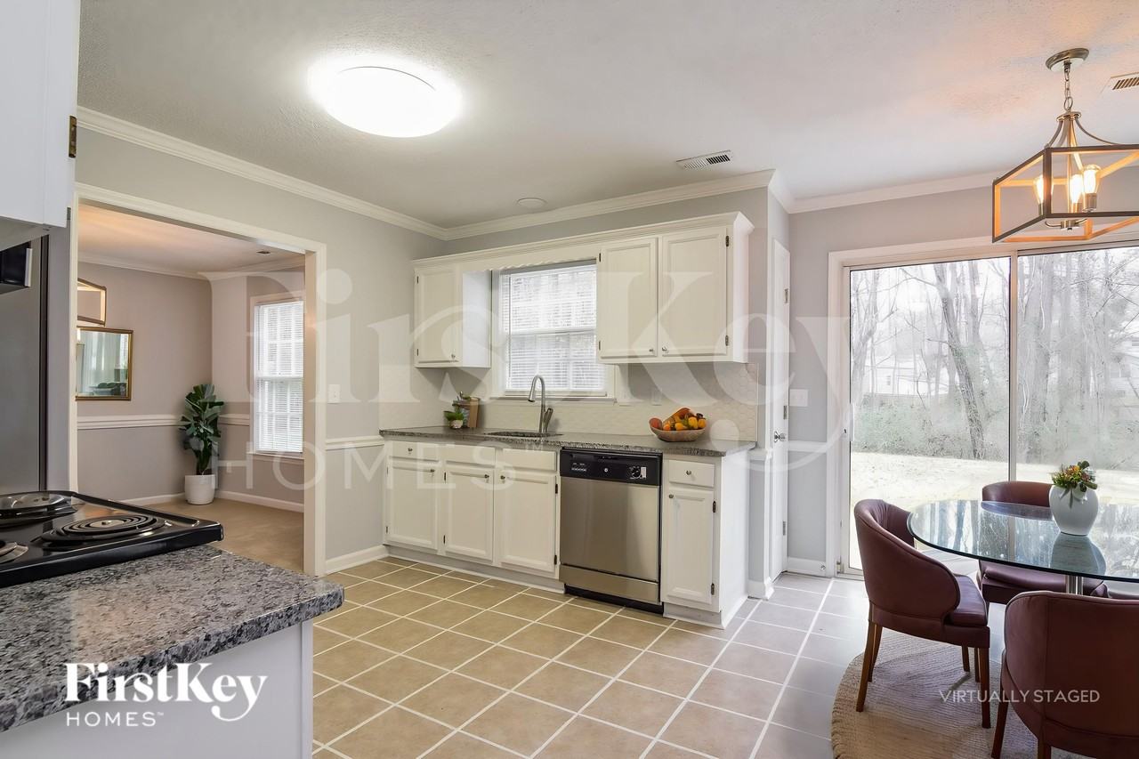 7402 Claymont Dr - Photo 7 of 18