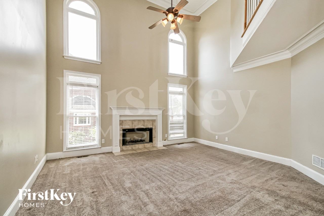 4042 Brooks Mill Dr - Photo 2 of 19