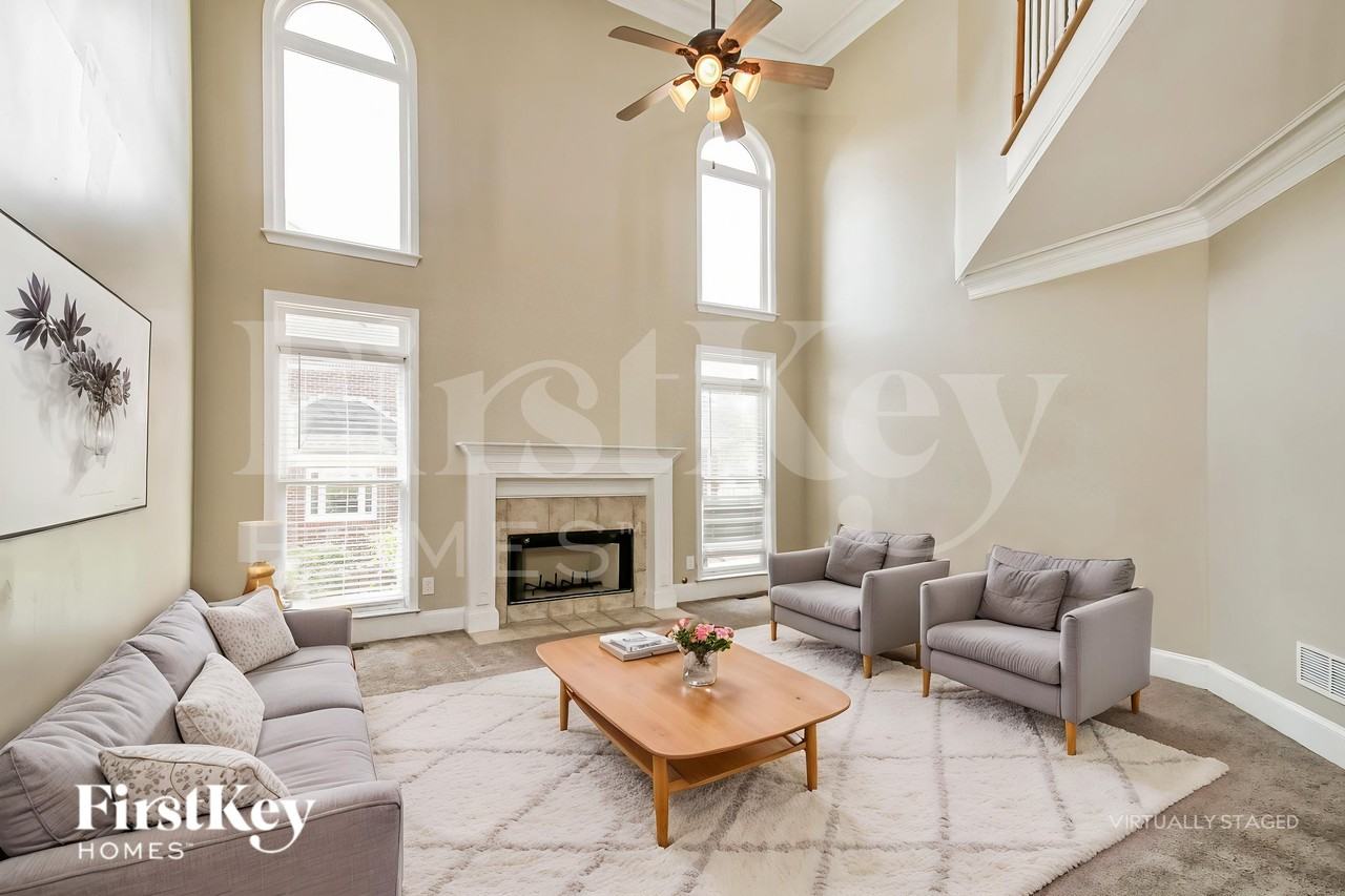 4042 Brooks Mill Dr - Photo 3 of 19