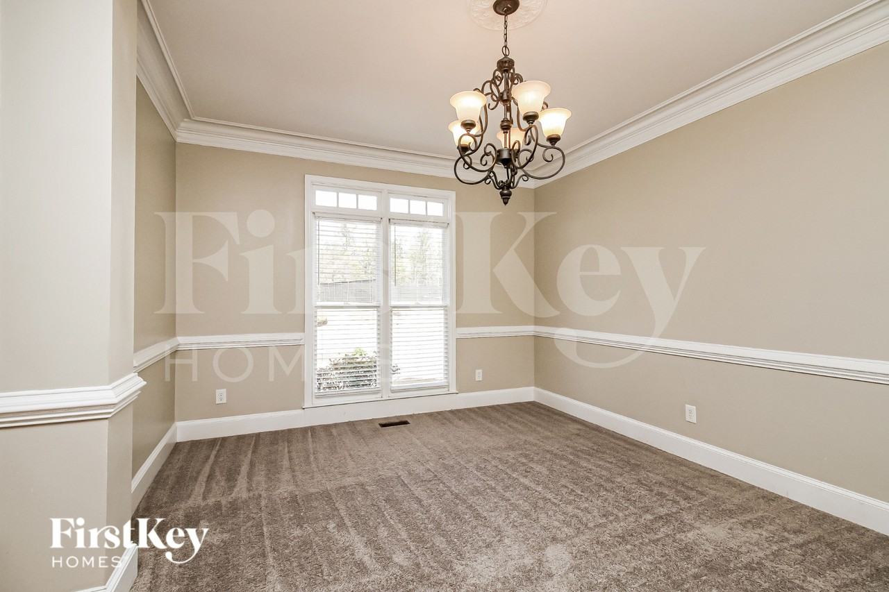 4042 Brooks Mill Dr - Photo 4 of 19