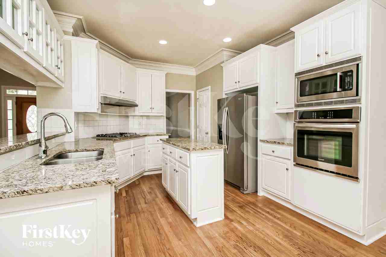 4042 Brooks Mill Dr - Photo 7 of 19