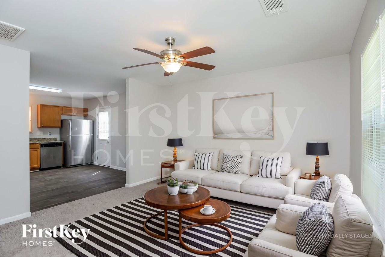 8723 Sharonbrook Dr - Photo 4 of 18