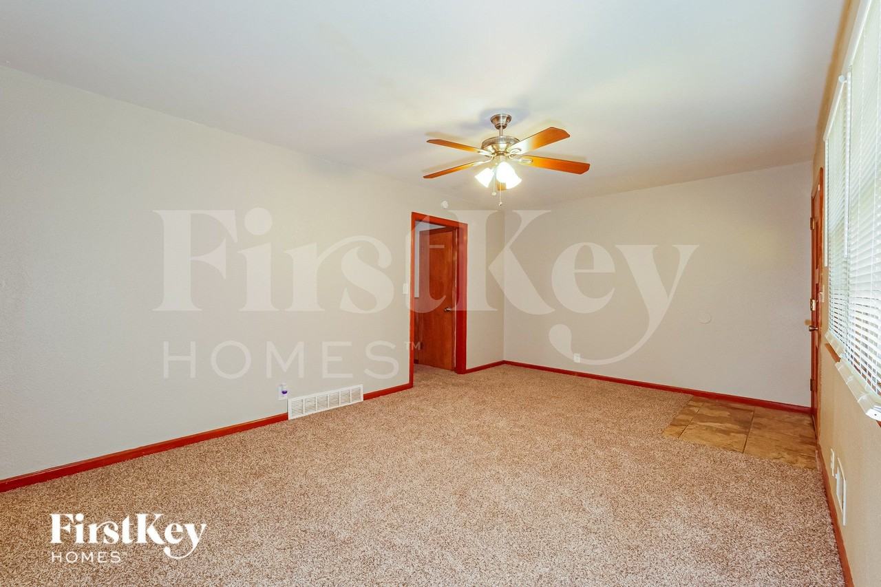 8305 E 85th Ter - Photo 4 of 19