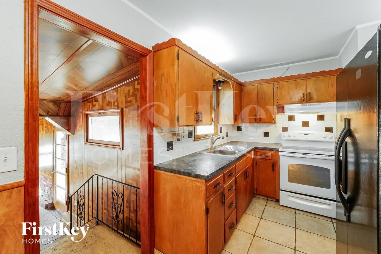 8305 E 85th Ter - Photo 6 of 19