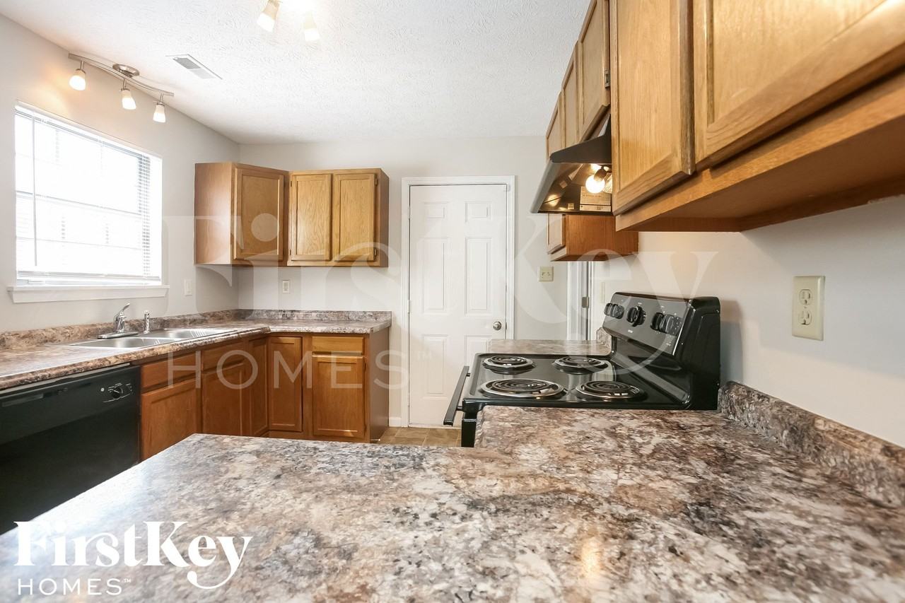 5707 Prestonwood Ct - Photo 5 of 15