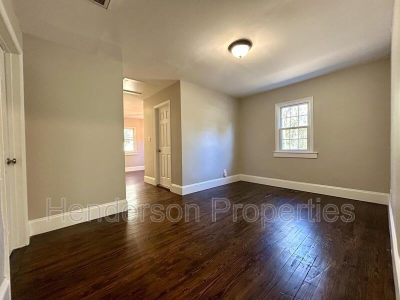 217 Skyland Ave - Photo 3 of 9