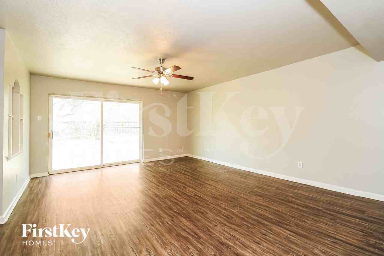 2918 Rayswood Dr - Photo 3 of 19