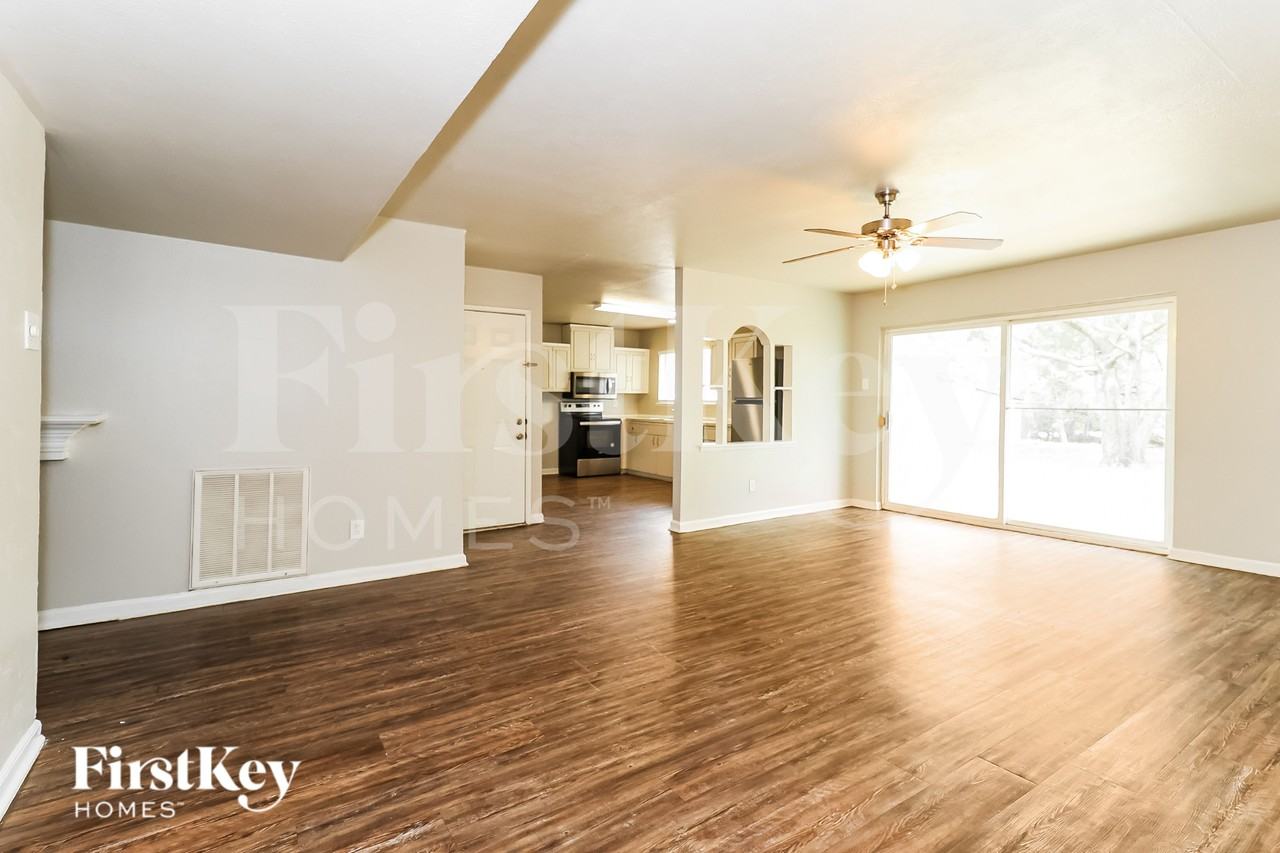 2918 Rayswood Dr - Photo 5 of 19