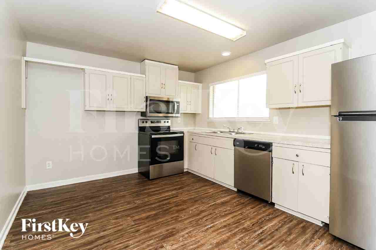 2918 Rayswood Dr - Photo 6 of 19