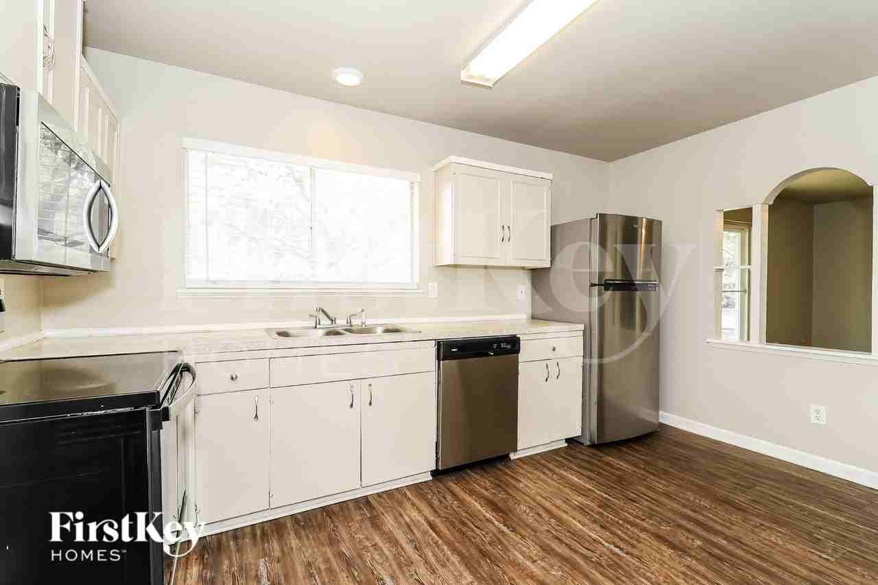 2918 Rayswood Dr - Photo 7 of 19