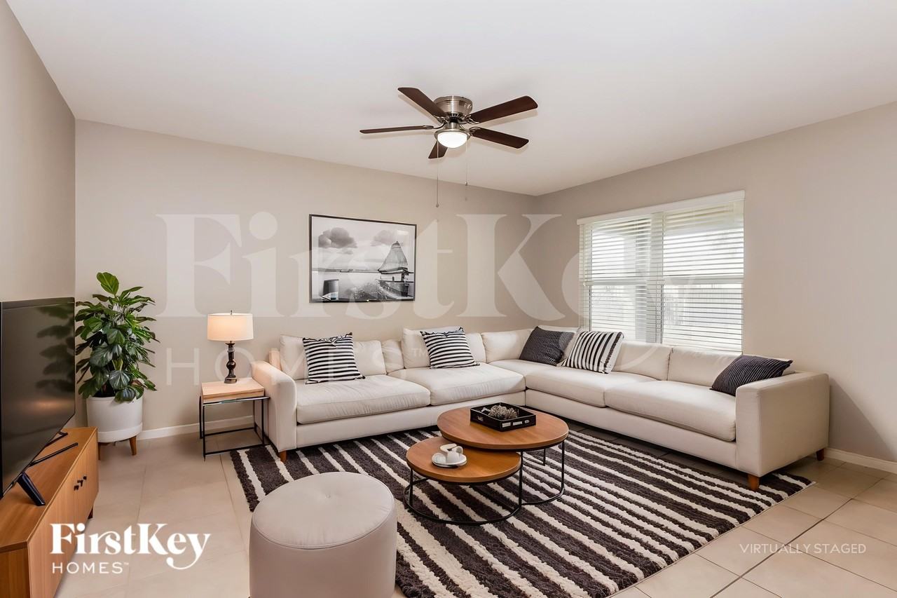 2702 Sw 9th Pl - Photo 3 of 18