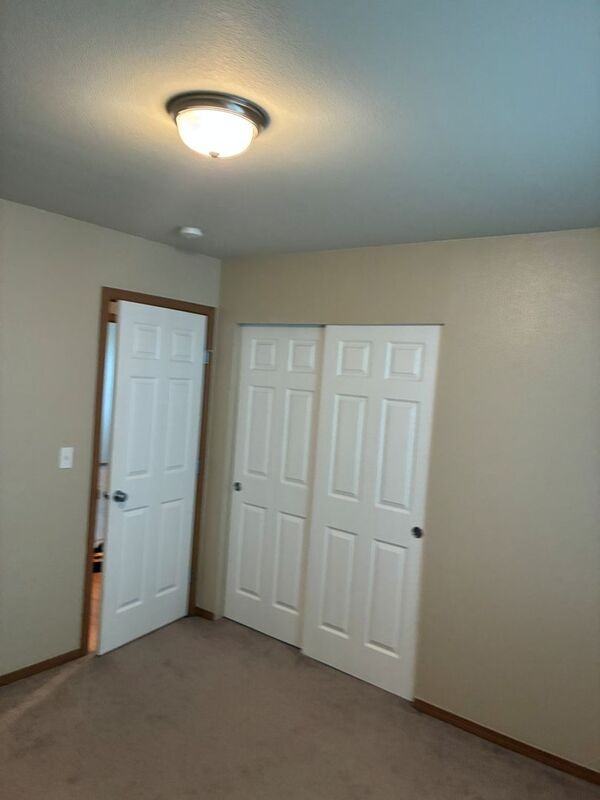 292 Klinger St - Photo 2 of 15