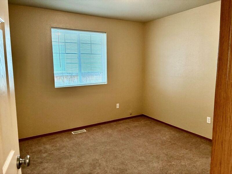 292 Klinger St - Photo 3 of 15