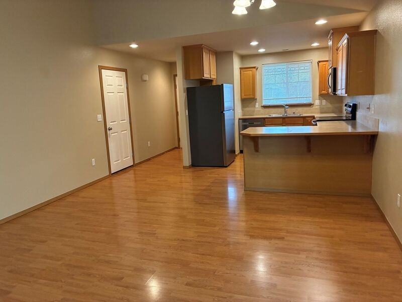 292 Klinger St - Photo 4 of 15