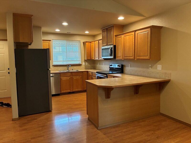 292 Klinger St - Photo 6 of 15