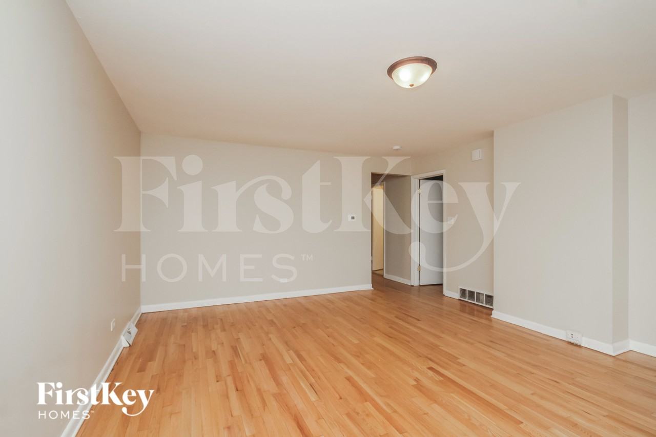 14340 Kenwood Ave - Photo 3 of 19