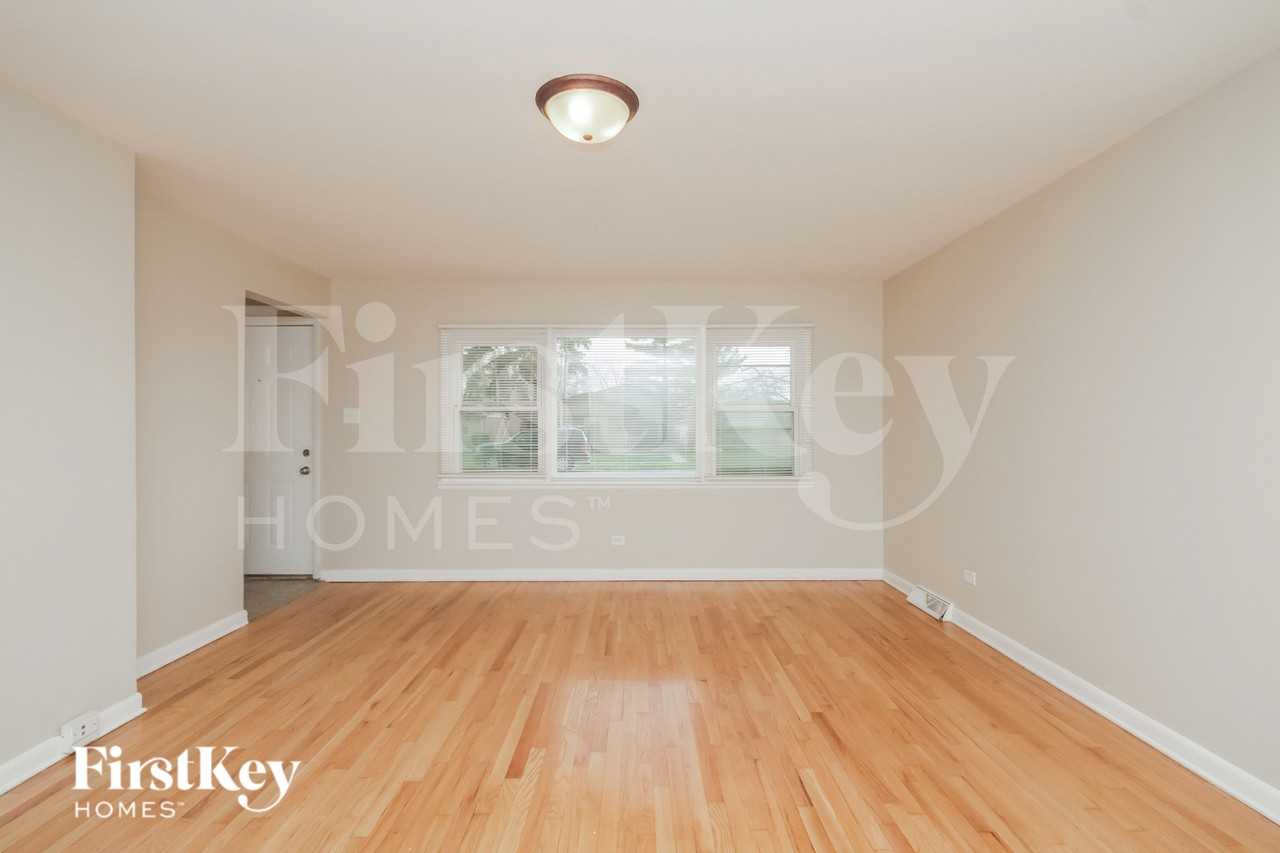 14340 Kenwood Ave - Photo 4 of 19