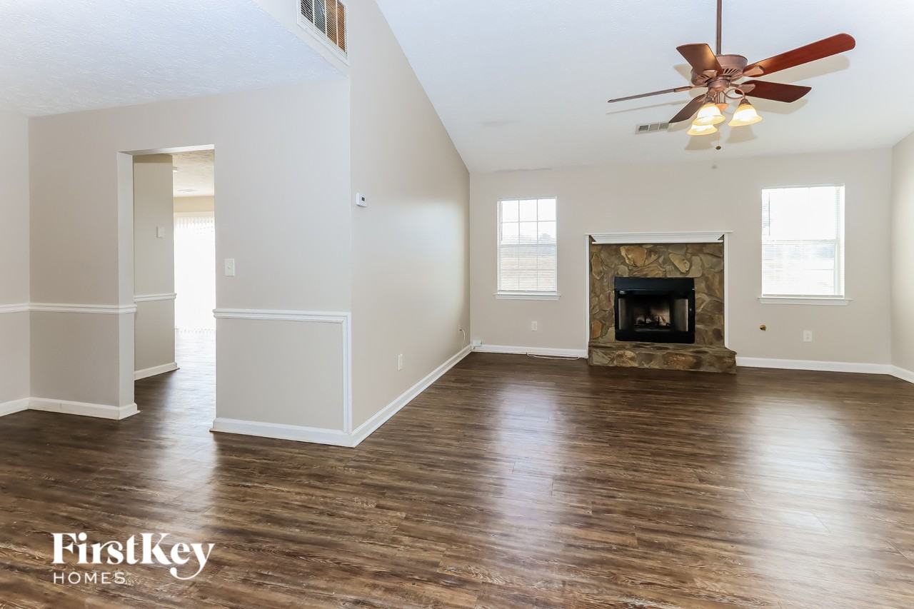 128 Greenleaf Dr - Photo 2 of 15