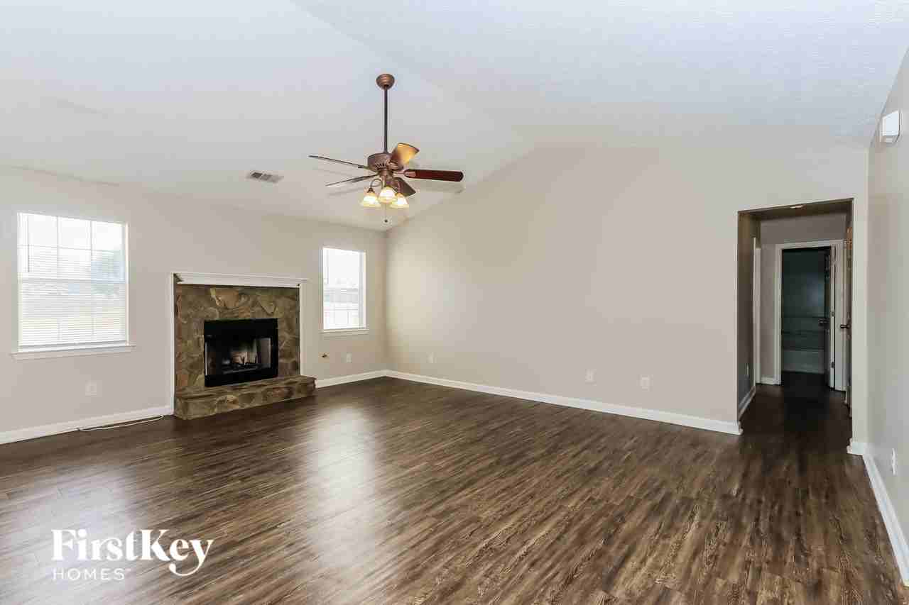 128 Greenleaf Dr - Photo 3 of 15