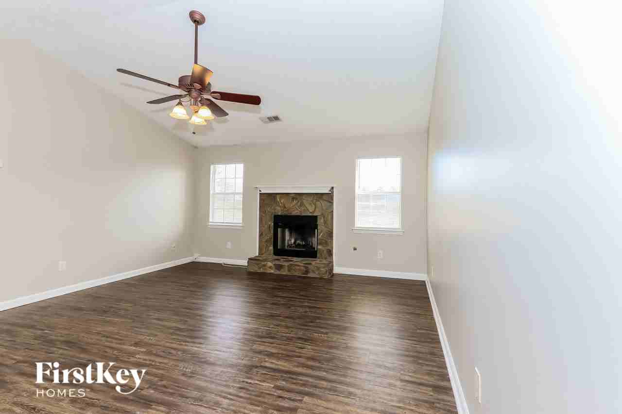 128 Greenleaf Dr - Photo 4 of 15