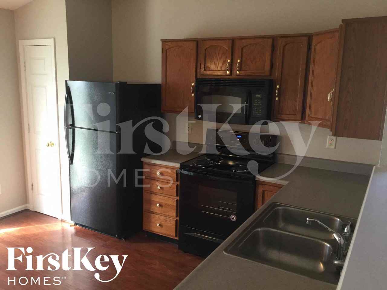 10729 Newgate Ln - Photo 3 of 16