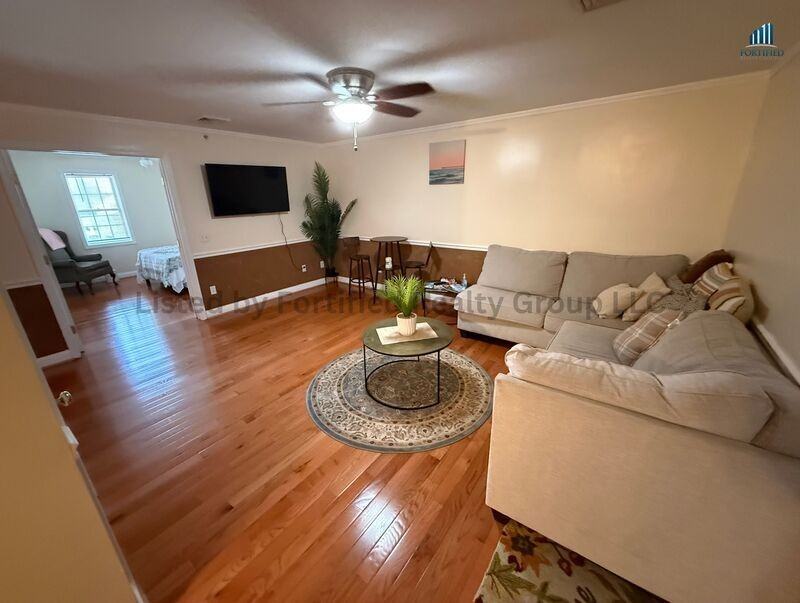 1556 N Main St #11 - Photo 3 of 21