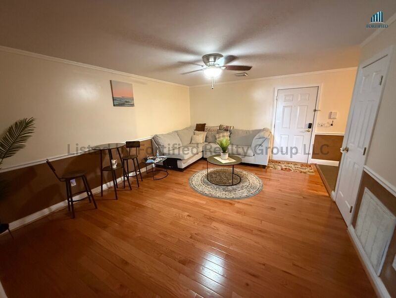 1556 N Main St #11 - Photo 4 of 21