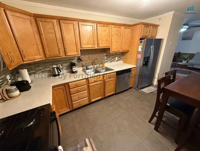 1556 N Main St #11 - Photo 6 of 21