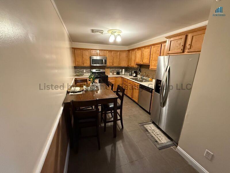 1556 N Main St #11 - Photo 7 of 21