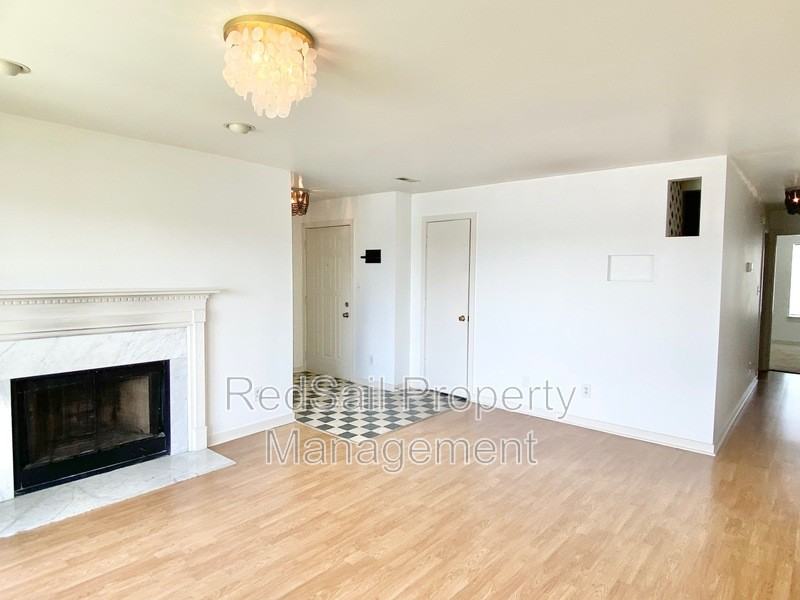 212 Dockside Dr #B - Photo 4 of 23