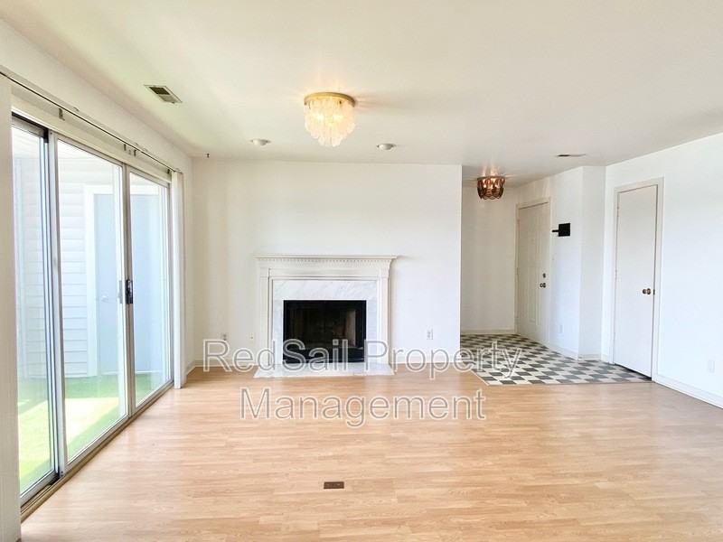 212 Dockside Dr #B - Photo 5 of 23