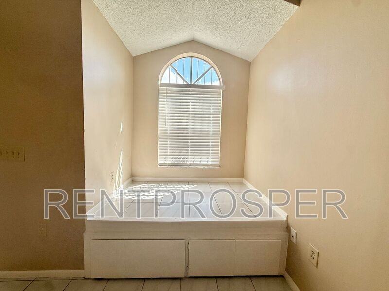 3604 Spring Land Dr - Photo 5 of 25