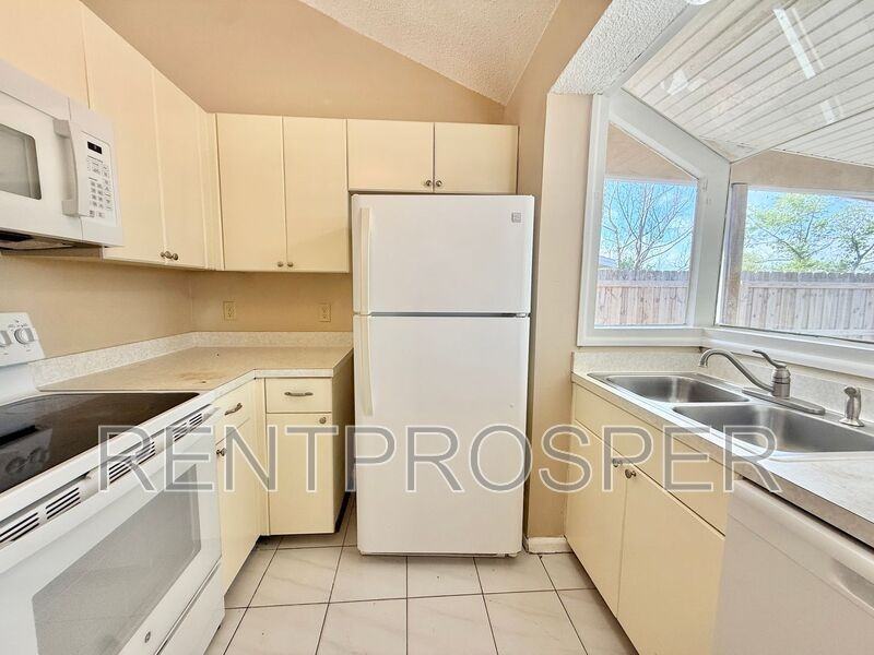 3604 Spring Land Dr - Photo 6 of 25