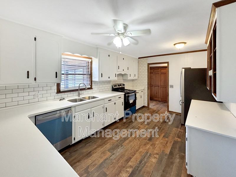 601 Fairview Church Rd - Photo 6 of 24
