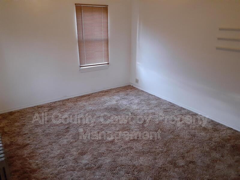 769 N 8th St - Photo 2 of 4