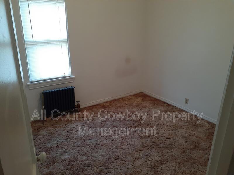 769 N 8th St - Photo 3 of 4