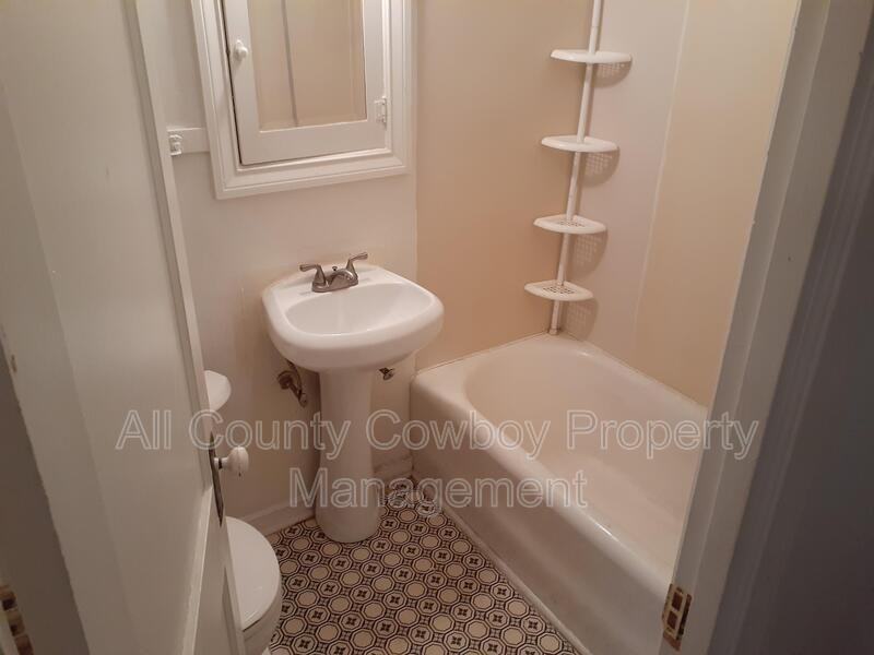 769 N 8th St - Photo 4 of 4