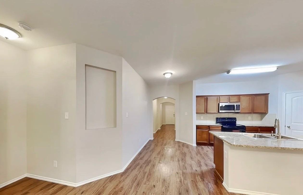 3024 Iris Dr - Photo 3 of 21