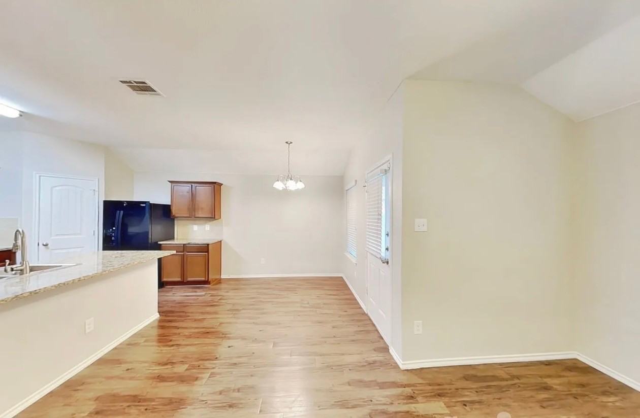 3024 Iris Dr - Photo 4 of 21