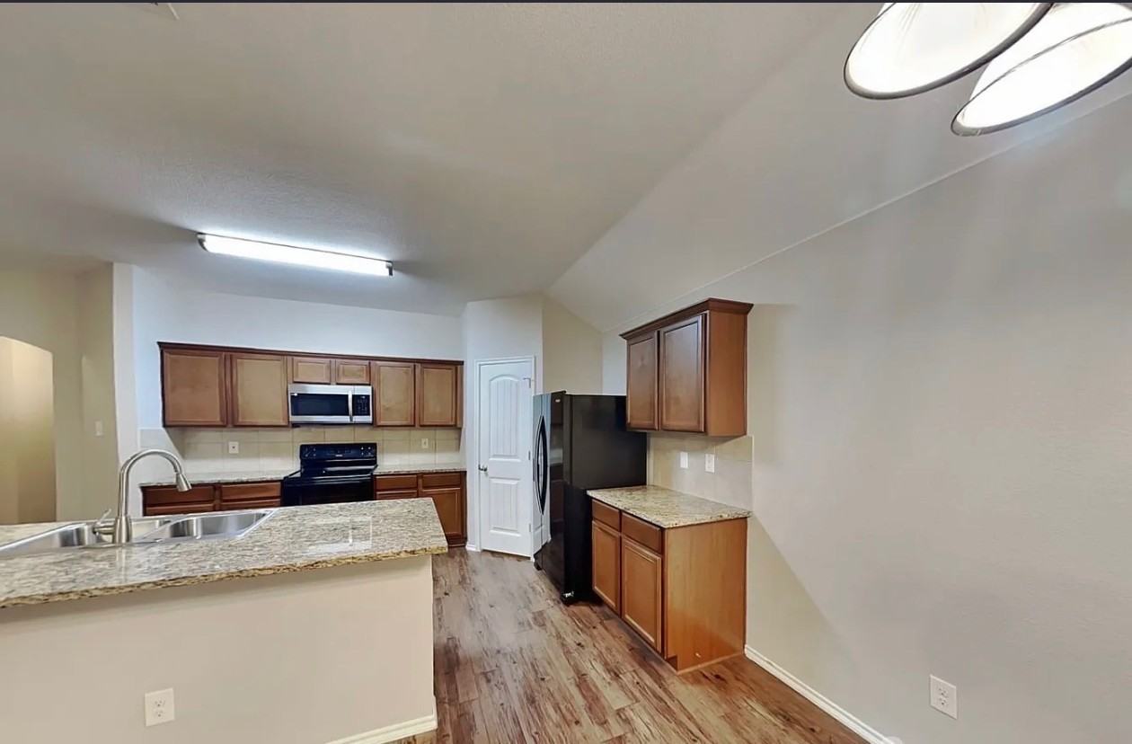 3024 Iris Dr - Photo 6 of 21