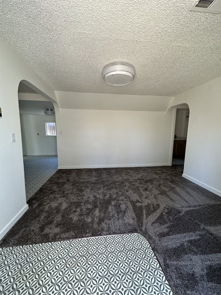 1217 Maple St - Photo 4 of 17